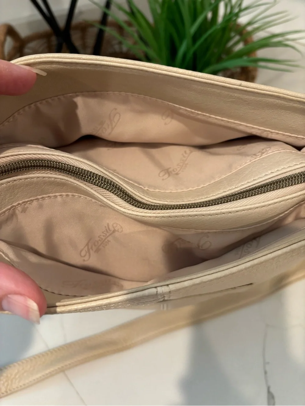 Fossil Vintage 1990’s Pebbled Leather Organizer Crossbody Light Beige 75082